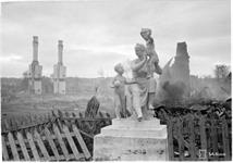 Скульптура в горяшем Петрозаводске. 1941 год